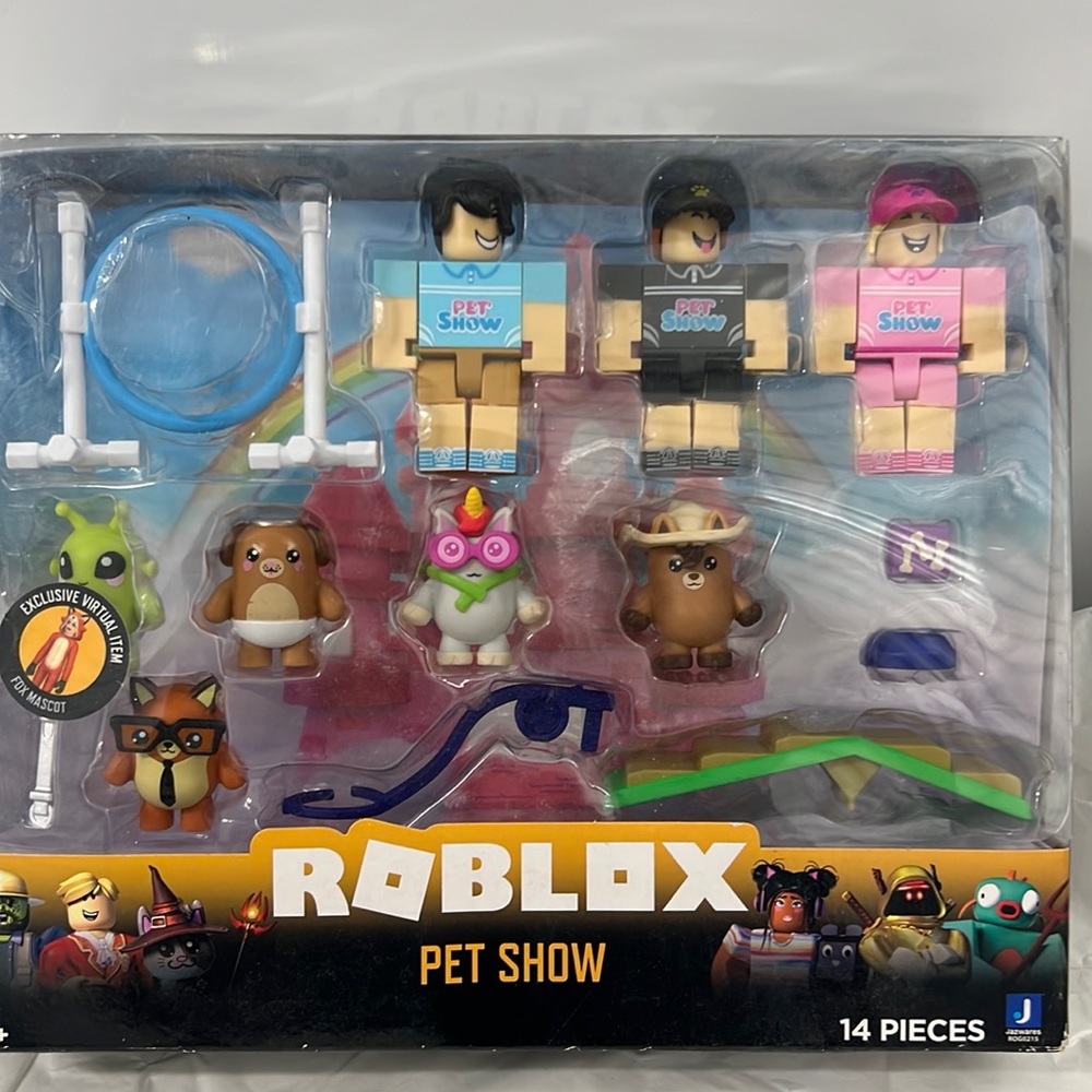 Roblox Action figures w/ pets and accessories